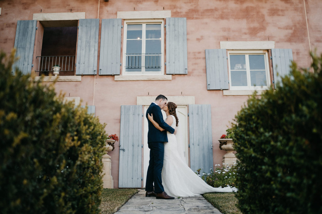 Margan Winery wedding couple sharing a kiss