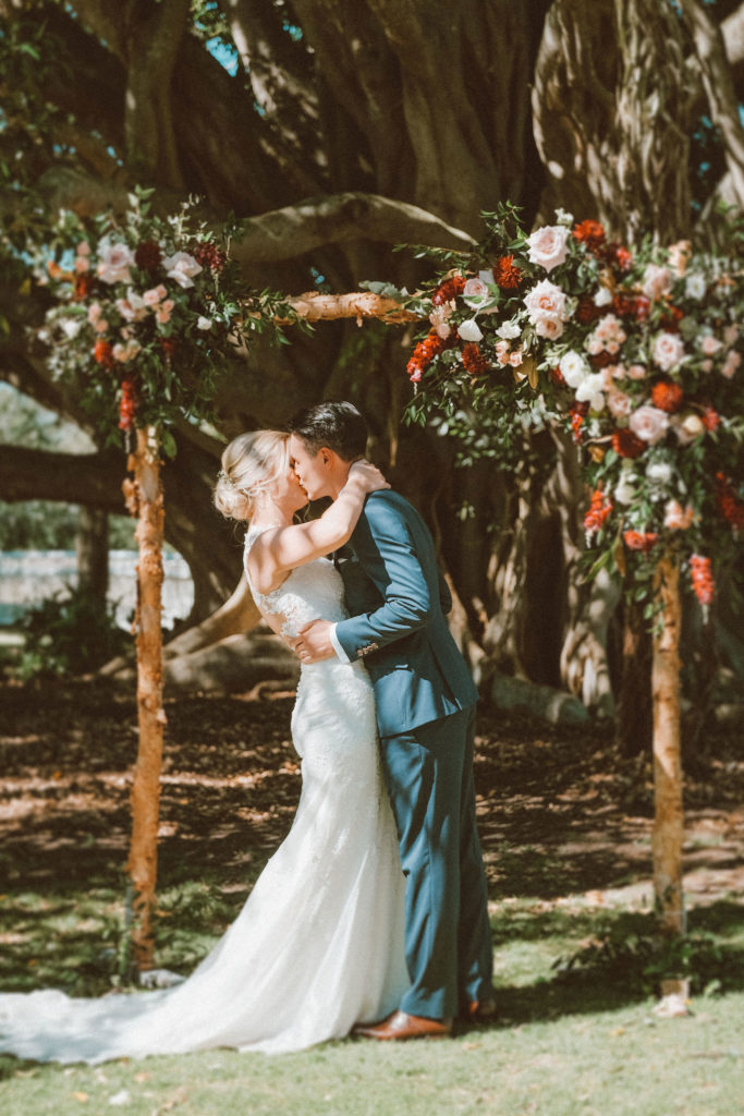 Hunter Valley Wedding Venue Tocal Homestead first kiss as newlyweds