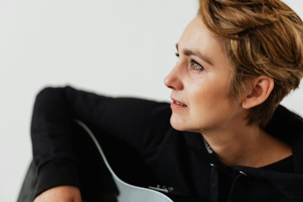 How to Help when someone is bereaved and crying